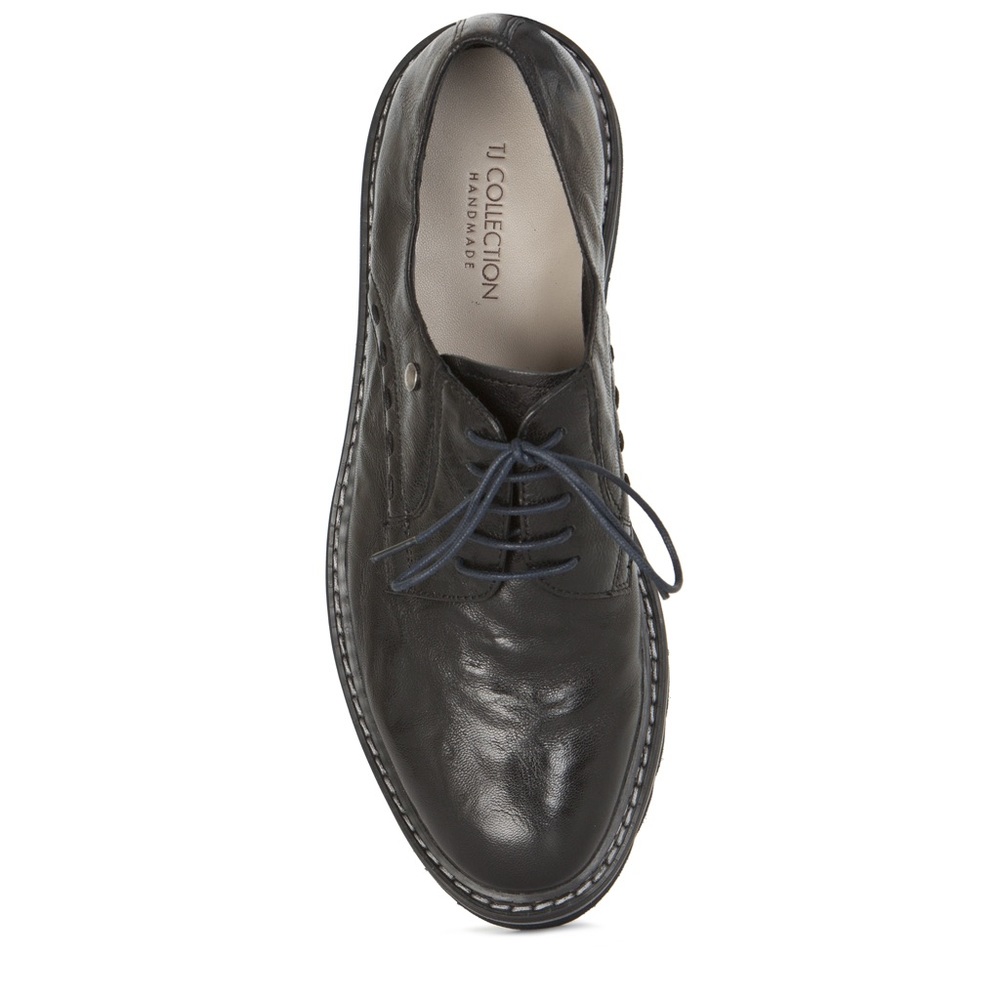 NWT. Stylish crumpled leather women derby shoes